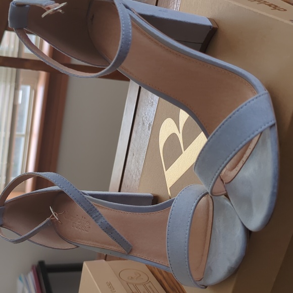 Heels - Picture 5 of 6